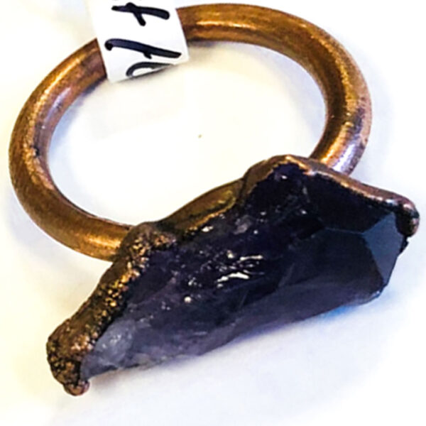 amethyst and copper ring enlogated shape detail